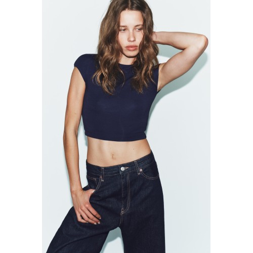 CROPPED-T-SHIRT MIT KURZEN ÄRMELN CROPPED-T-SHIRT MIT KURZEN ÄRMELN